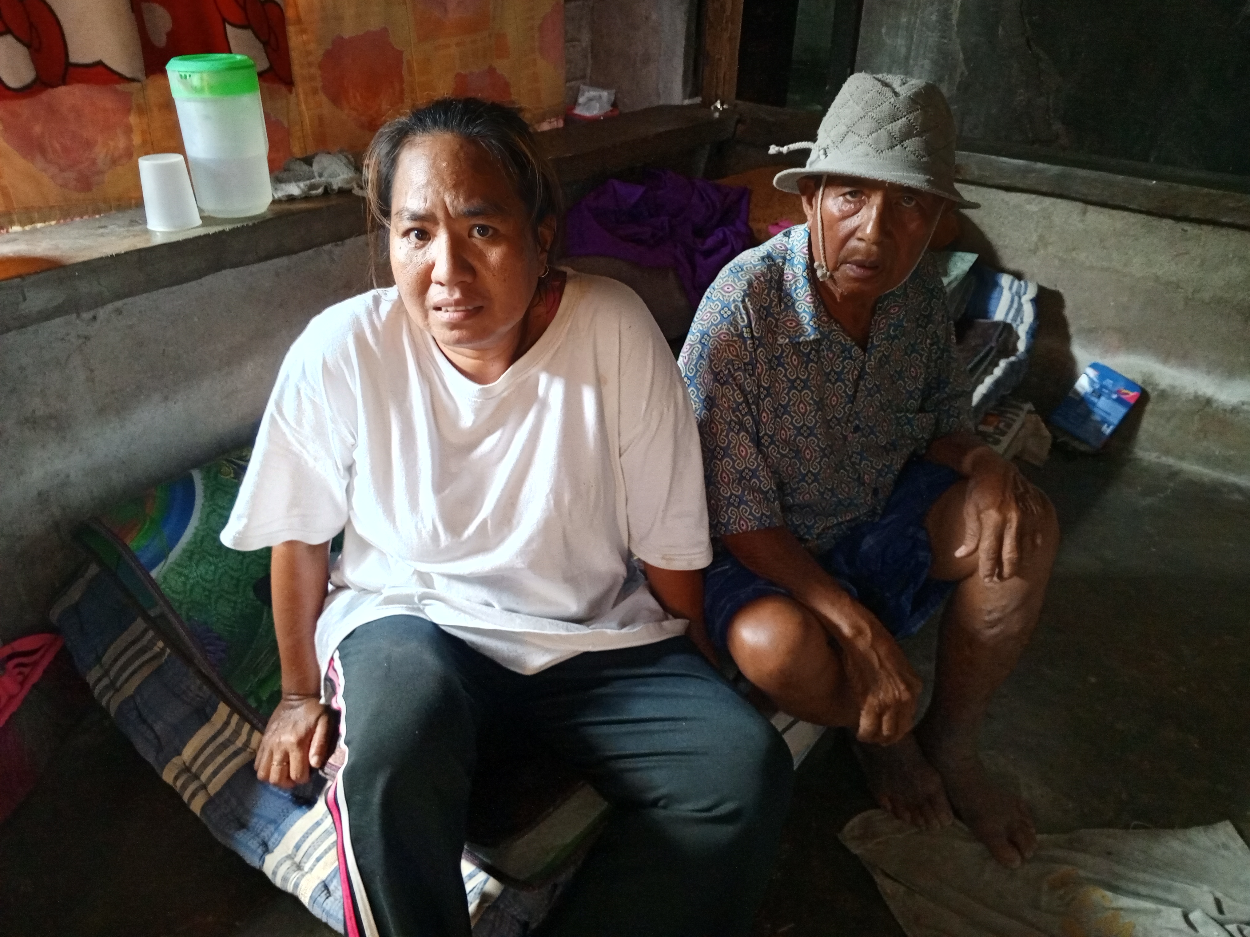 Tertatih Cari Rongsok, Kakek Berjuang Hidupi Anak Gangguan Mental
