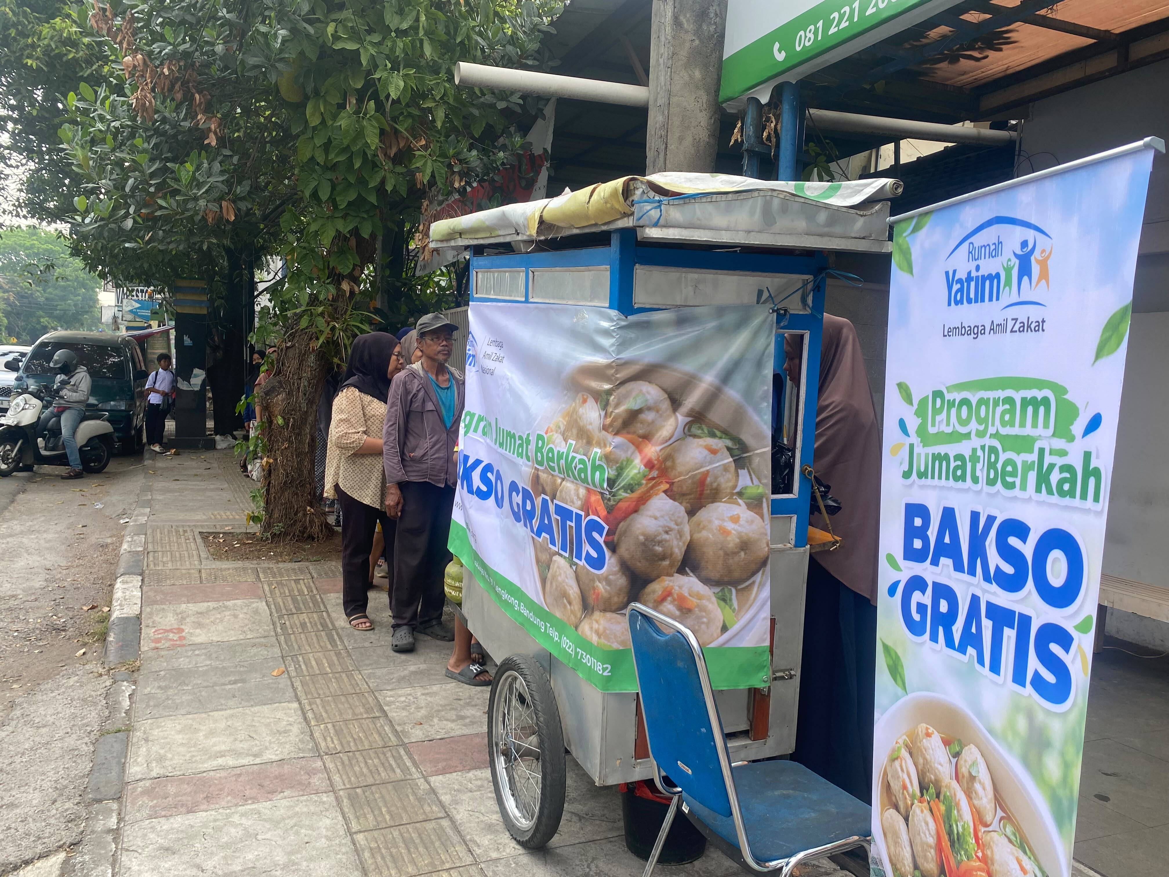 Sepiring Nasi untuk Pejuang Rupiah yang Bertahan di Jalan