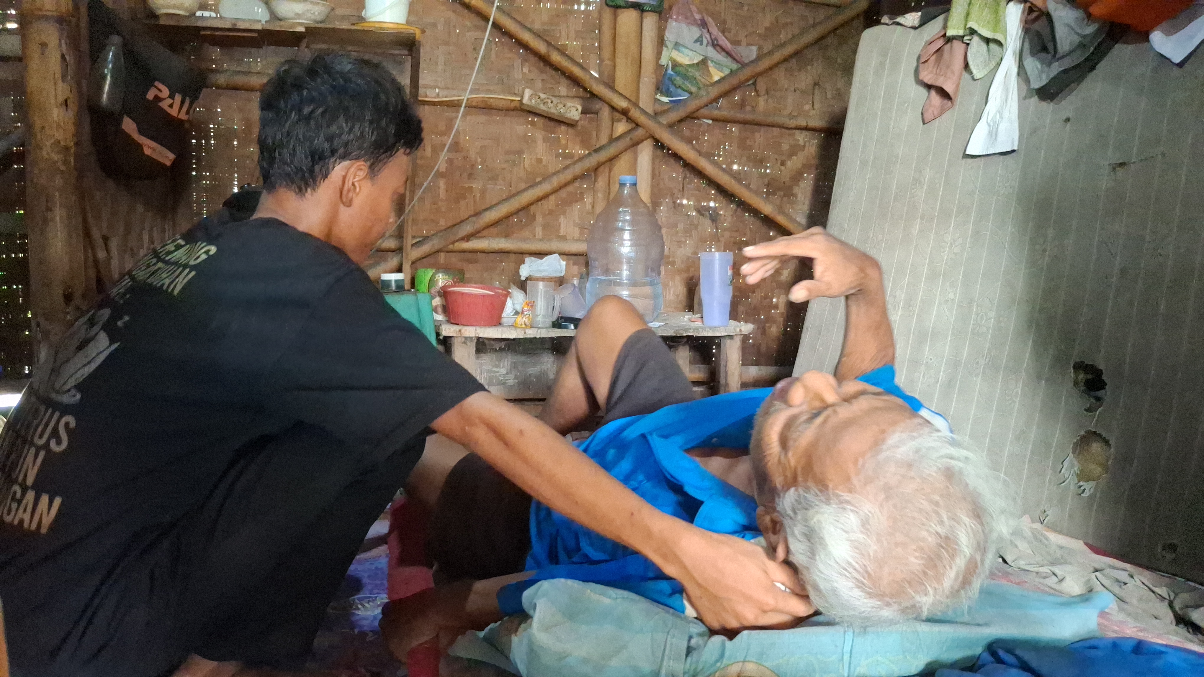 Kisah Pemulung Hidupi Ayah Idap Pembengkakan Jantung