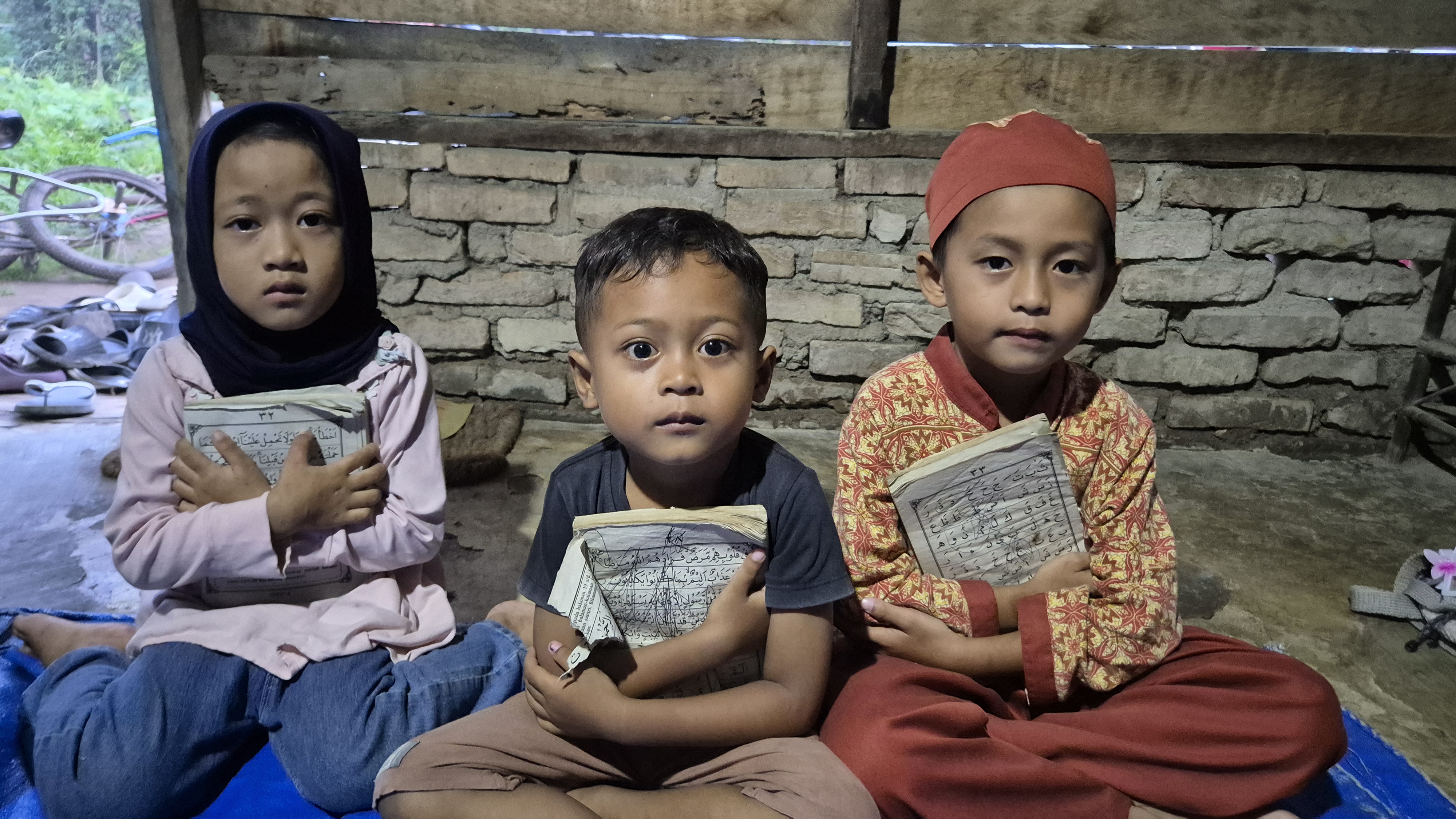 Ganti Al-Qur’an Usang, Jaga Semangat Mengaji Santri Pelosok