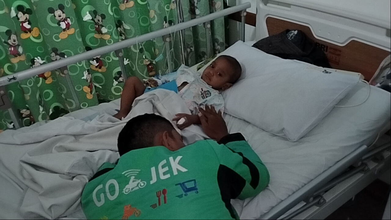 Kondisi Kritis, Anak Ojol Ini Butuh Pengobatan Segera