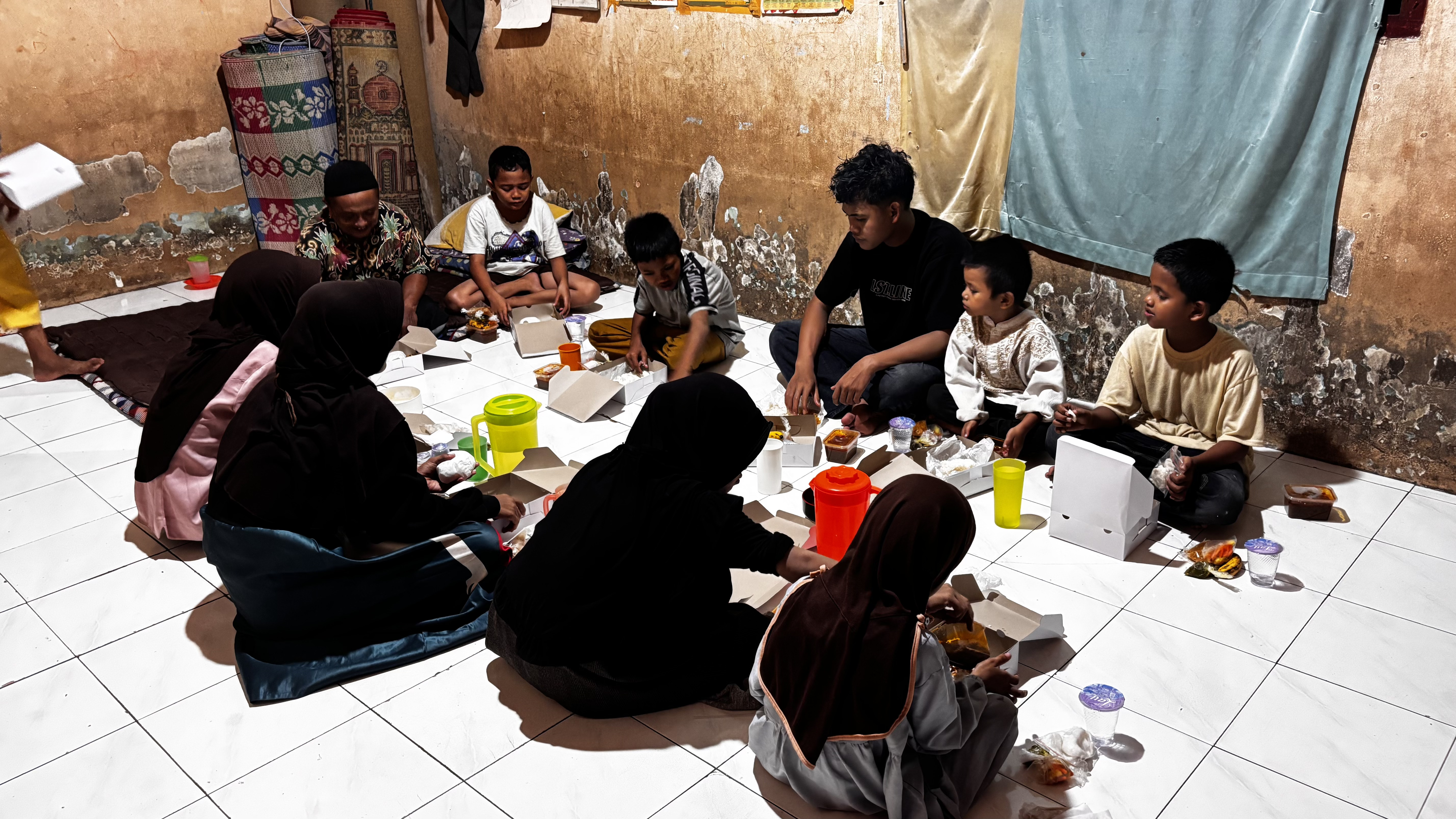 Bantu Renovasi Bangunan & Bekal Makanan Anak Di Panti Asuhan